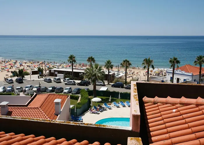 アパートホテル Coral Do Vau 4*